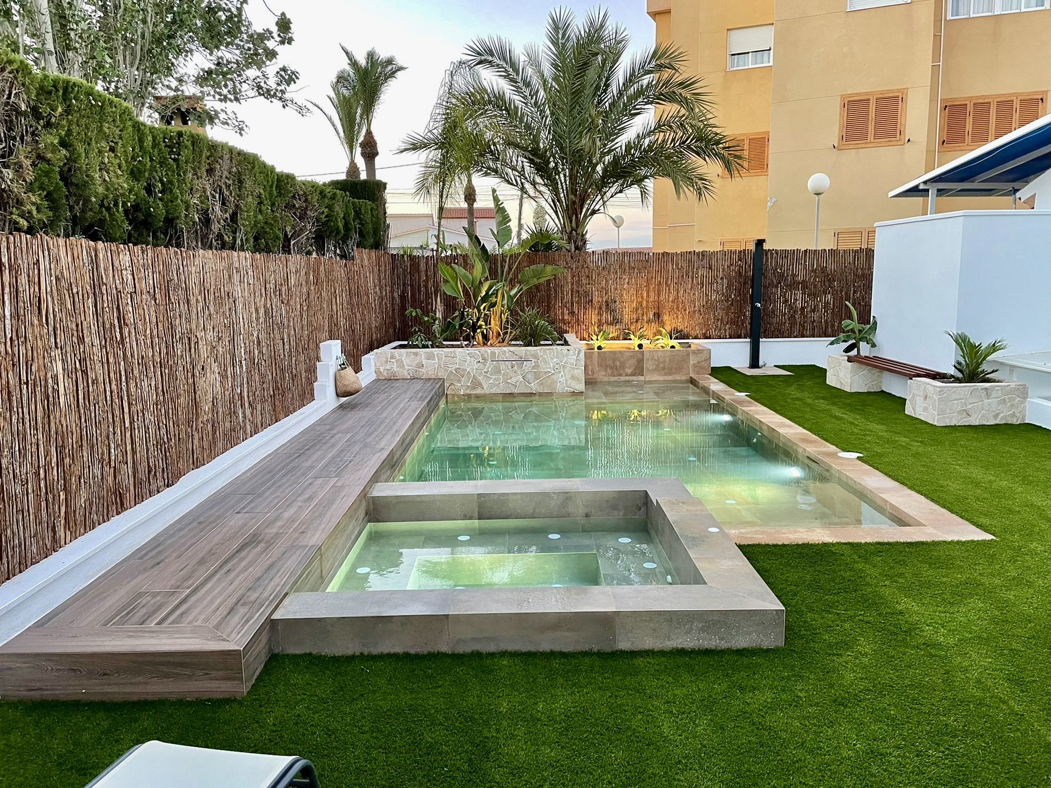 El diseño de espacios exteriores: innovación y estilo en los revestimientos de piscinas 1 Moncloa d56a37d8 e864 477c 9a65 3a049d547c99 Moncloa