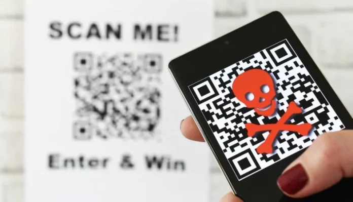 La OCU advierte del peligro de los códigos QR en los cargadores de espacios públicos