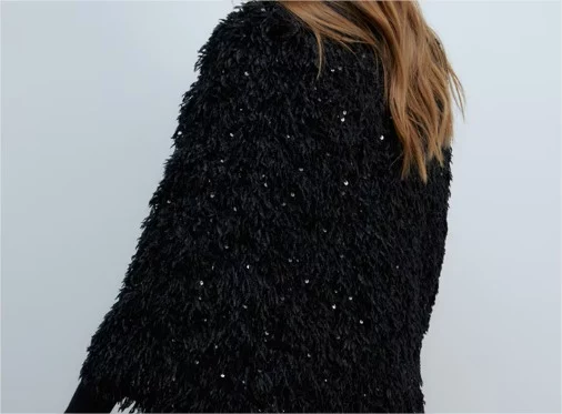 Los mejores complementos de moda se encuentran en El Corte Inglés con ofertas únicas por el Black Friday 3 Moncloa poncho pluma Moncloa