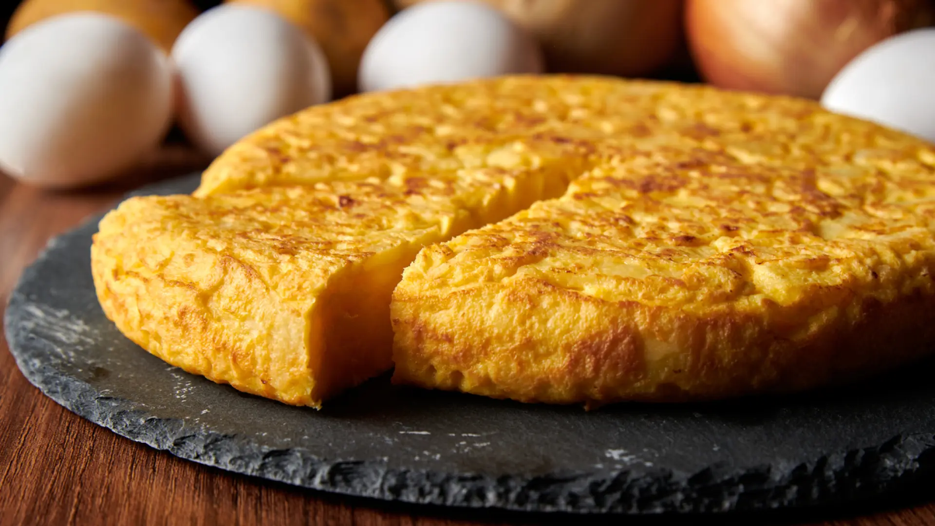 El secreto de las abuelas que transforma cualquier tortilla de patatas en una obra maestra 2 Moncloa EL SECRETO DE LAS ABUELAS