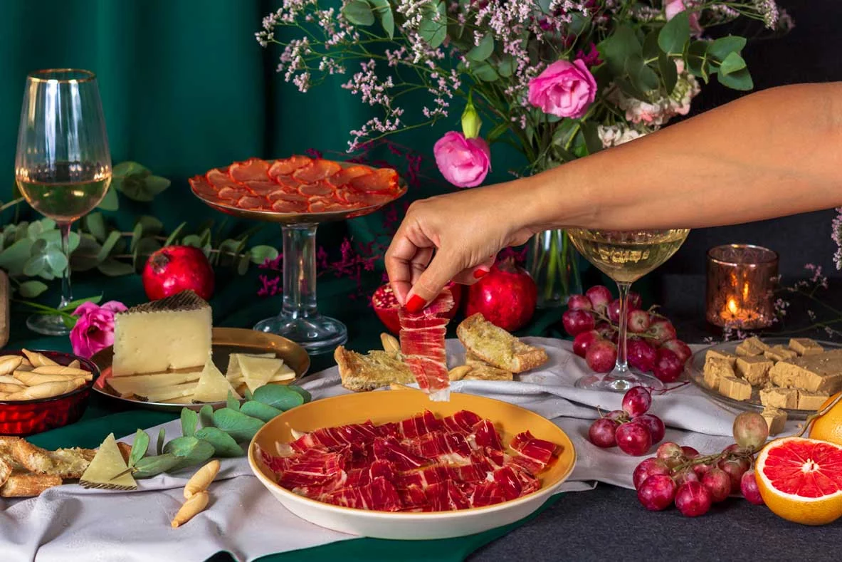 Un experto en jamón revela el único truco que necesitas para acertar esta Nochevieja 4 Moncloa COMBINACIONES Y PRESENTACIÓN DEL JAMÓN EN NOCHEVIEJA