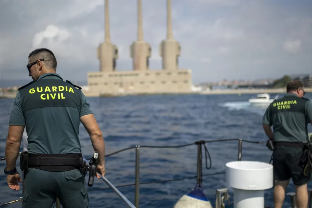 Las competencias en delitos económicos: obsesión del nacionalismo catalán 3 Moncloa EuropaPress 5312521 varios agentes guardia civil patrulla maritima puerto barcelona julio 2023 Moncloa