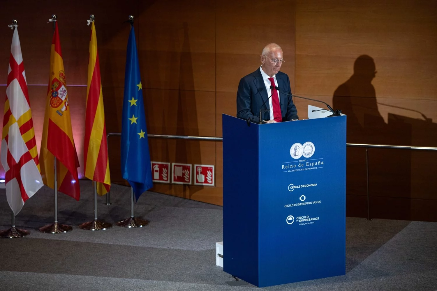 El presidente y fundador de Mango, Isak Andic, interviene durante el acto de entrega del VIII Premio Reino de España