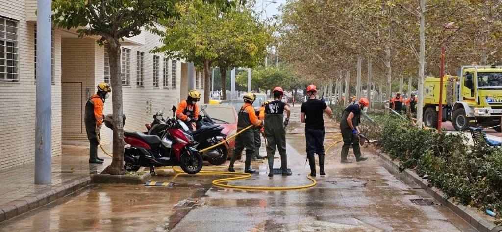 El alcalde de Algemesí denuncia la tardanza de las ayudas estatales tras la DANA 1 Moncloa EuropaPress 6375345 efectivos region murcia trabajan paiporta semana reconstruccion calles Moncloa