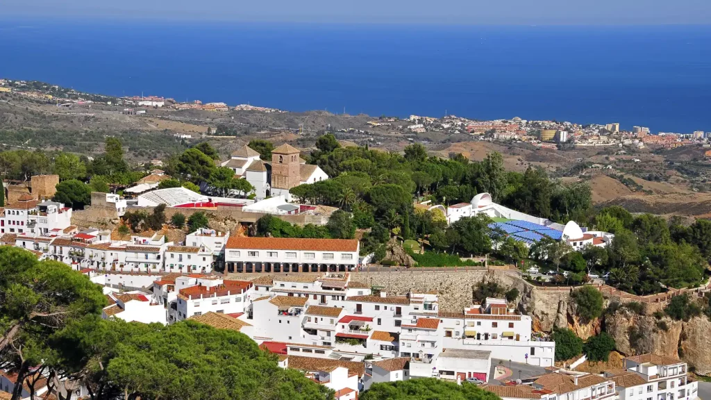 La IA revela cuál es el pueblo malagueño más encantador para visitar en Navidad 4 Moncloa MIJAS: UN DESTINO SOSTENIBLE Y ACCESIBLE