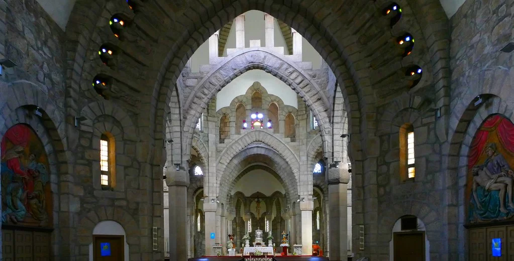Galicia esconde esta iglesia con aires británicos que enamora a todo el que la visita 3 Moncloa UN DESTINO IMPRESCINDIBLE EN GALICIA