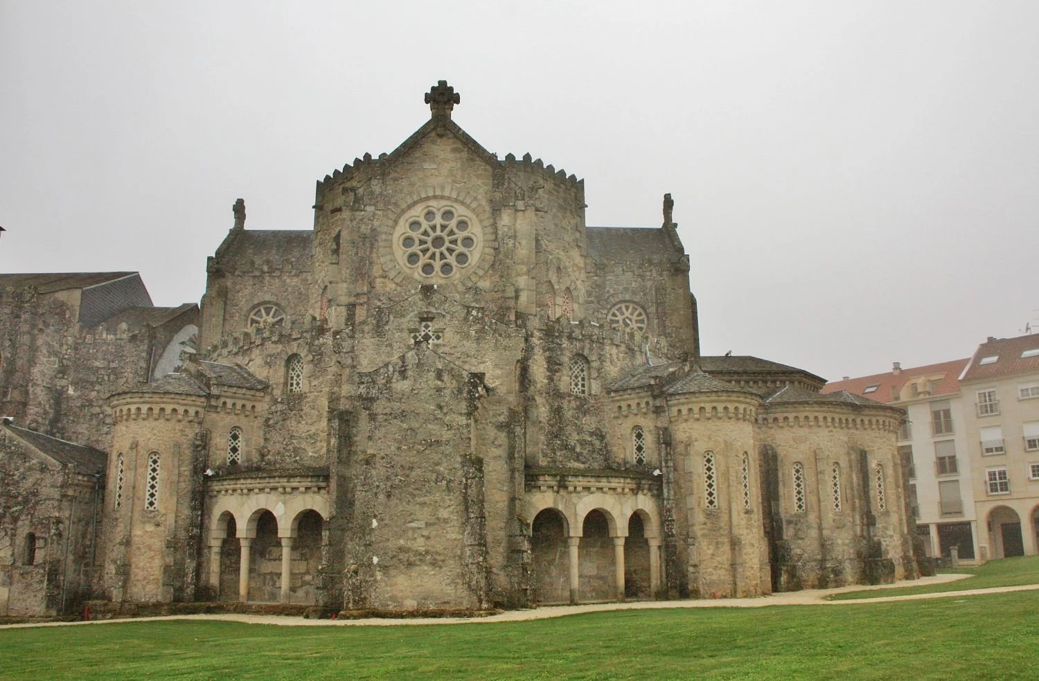 Galicia esconde esta iglesia con aires británicos que enamora a todo el que la visita 1 Moncloa Templo de la Veracruz en El Carballino en Orense Moncloa
