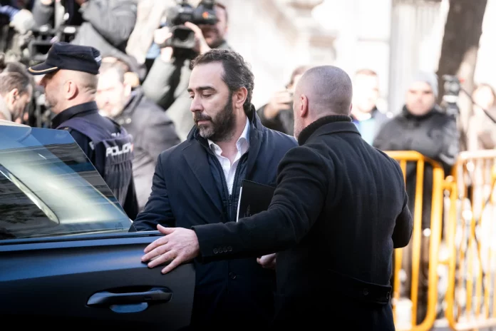 Víctor de Aldama saliendo del Tribunal Supremo después de declarar.