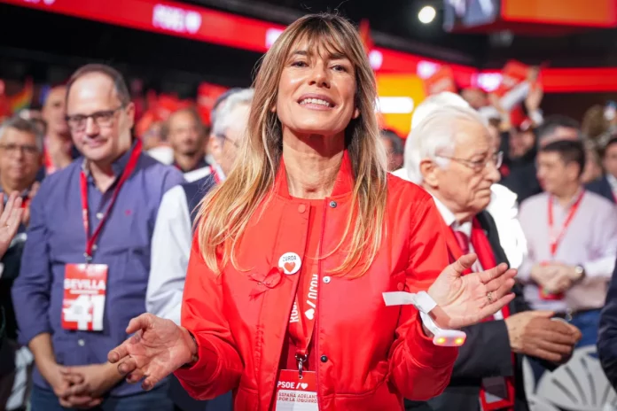 Begoña Gómez en el Congreso Federal del PSOE a pesar de estar imputada por cuatro presuntos delitos