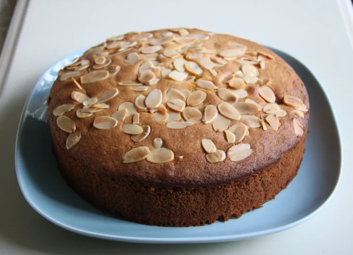 Sin harina y en tiempo récord el bizcocho de almendra que va directo a tu mesa de café