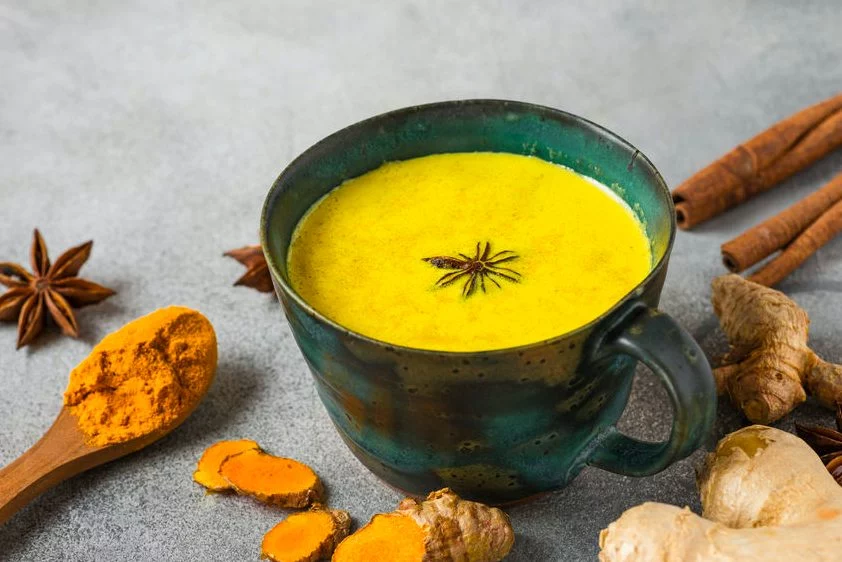 Golden latte la receta del café que está conquistando a toda España 4 Moncloa EL GOLDEN LATTE EN LA CULTURA ESPAÑOLA: UNA TENDENCIA EN CRECIMIENTO