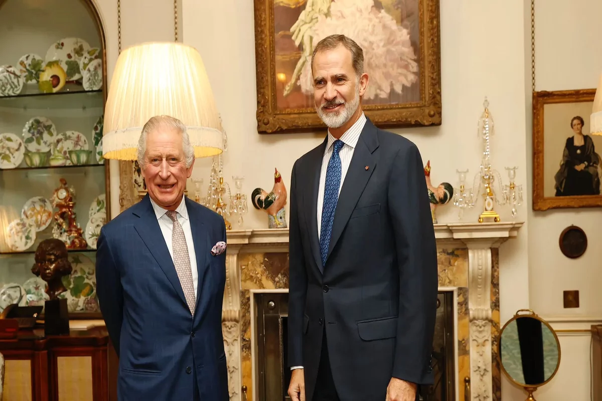 Carlos III y Felipe VI.