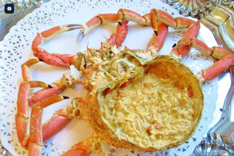 El centollo relleno que convertirá tu cena de Navidad en un banquete real 4 Moncloa DISFRUTANDO DEL CENTOLLO RELLENO EN TU CENA DE NAVIDAD