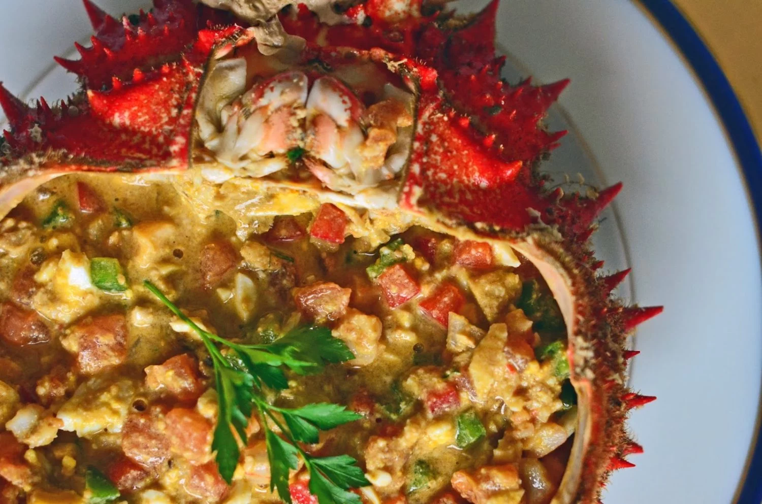 El centollo relleno que convertirá tu cena de Navidad en un banquete real 1 Moncloa LOS INGREDIENTES ESENCIALES PARA UN CENTOLLO RELLENO EXQUISITO