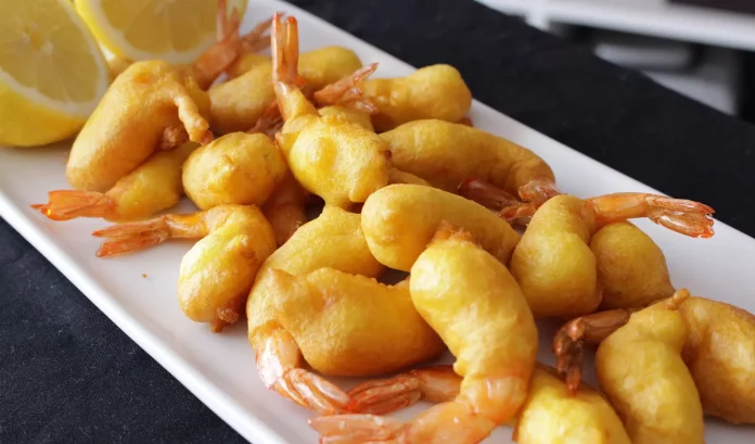 El clásico viejuno de las gambas a la gabardina ahora irresistible con esta receta mágica
