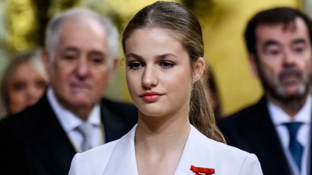 Doña Sofía revitaliza su imagen frente a Juan Carlos I y su hijo la premia con el Toisón de Oro 2 Moncloa Leonor, fue la primera en recibir el Toisón de Oro de su padre.