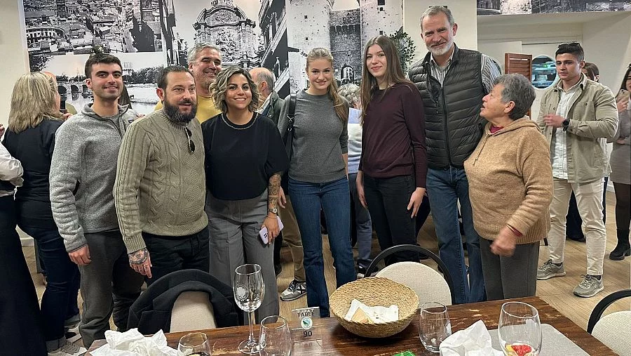 El menú que dejó sin palabras a la familia Real en Picanya ya es leyenda en Valencia 1 Moncloa Un menú que enamoró a la familia Real