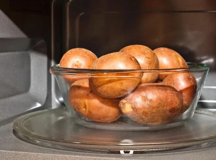 Este aperitivo de Galicia es todo lo que necesitas para triunfar en tus comidas de Navidad 3 Moncloa COMBINACIONES Y ACOMPAÑAMIENTOS PARA LAS PATATAS ASADAS