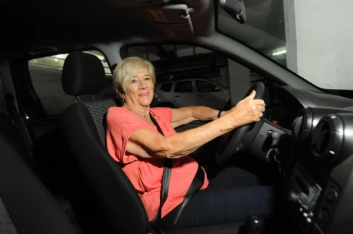 La DGT impone el límite, esta es la edad para abandonar el volante