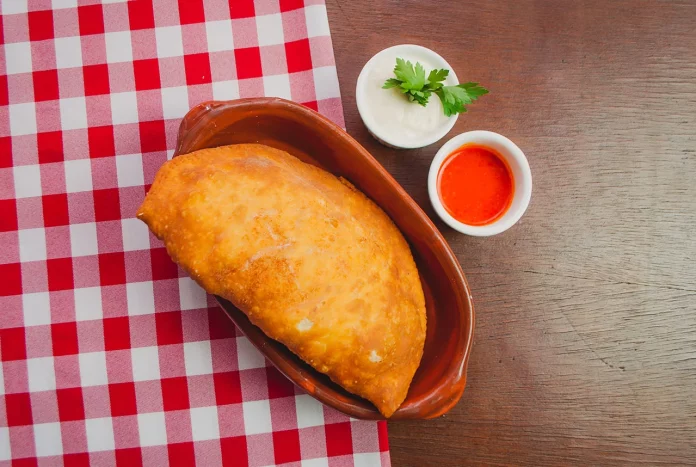 Desde Nápoles a España, así se prepara la pizza frita que todos quieren probar