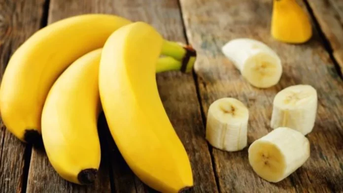 El método que destierra la nevera y el frutero para guardar plátanos