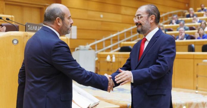 Javier Lambán presenta su renuncia como senador autonómico del PSOE Javier Lambán presenta su renuncia como senador autonómico del PSOE