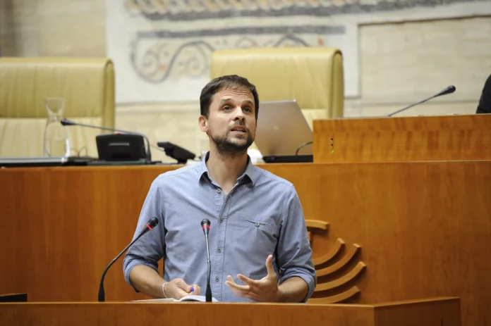 Álvaro Jaén, de Podemos, en la Asamblea de Extremadura. declara en la instrucción de David Sánchez..