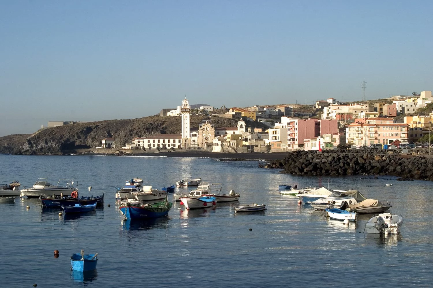 A orillas del mar y sin abrigos, descubre el mejor rincón invernal de España
