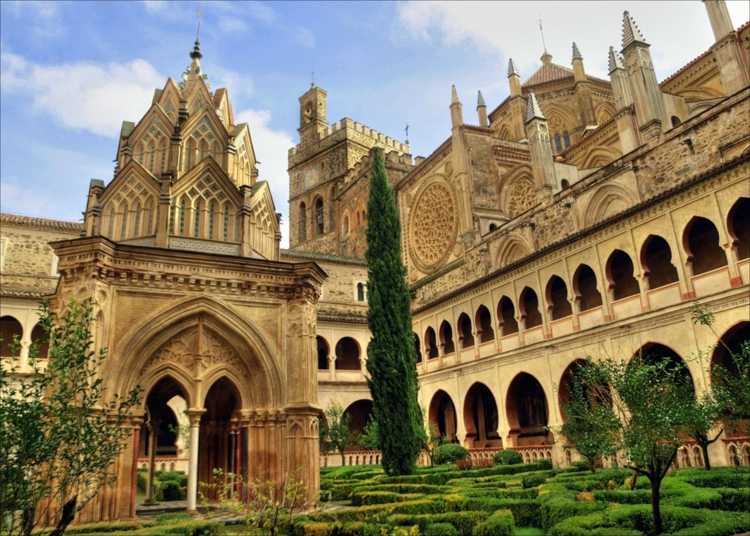 3 destinos españoles que te enamorarán si viajas en autocaravana esta primavera 4 Moncloa EXTREMADURA: HISTORIA, NATURALEZA Y SABORES ÚNICOS