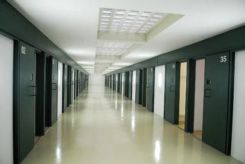 Interior de la cárcel de Algeciras, una de las prisiones donde más móviles se incautan. EUROPA PRESS