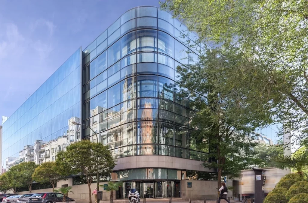 En plena crisis habitacional, Madrid domina el mercado inmobiliario de lujo 1 Moncloa La vivienda de lujo sube un 10,1% en Madrid en el tercer trimestre, según el Instituto de Valoraciones