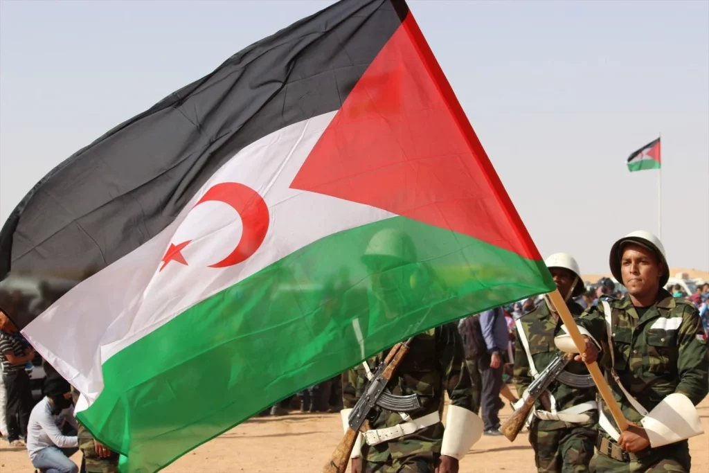 El Polisario acepta que los saharauis accedan al DNI español 3 Moncloa EuropaPress 3473213 tropas saharauis bandera rasd 1 Moncloa