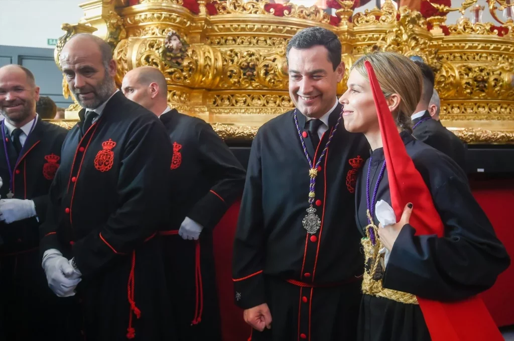 Manuela Villena, la esposa 'fashionista' de Moreno Bonilla 1 Moncloa EuropaPress 5104130 presidente junta andalucia juanma moreno junto esposa manuela villena lopez Moncloa
