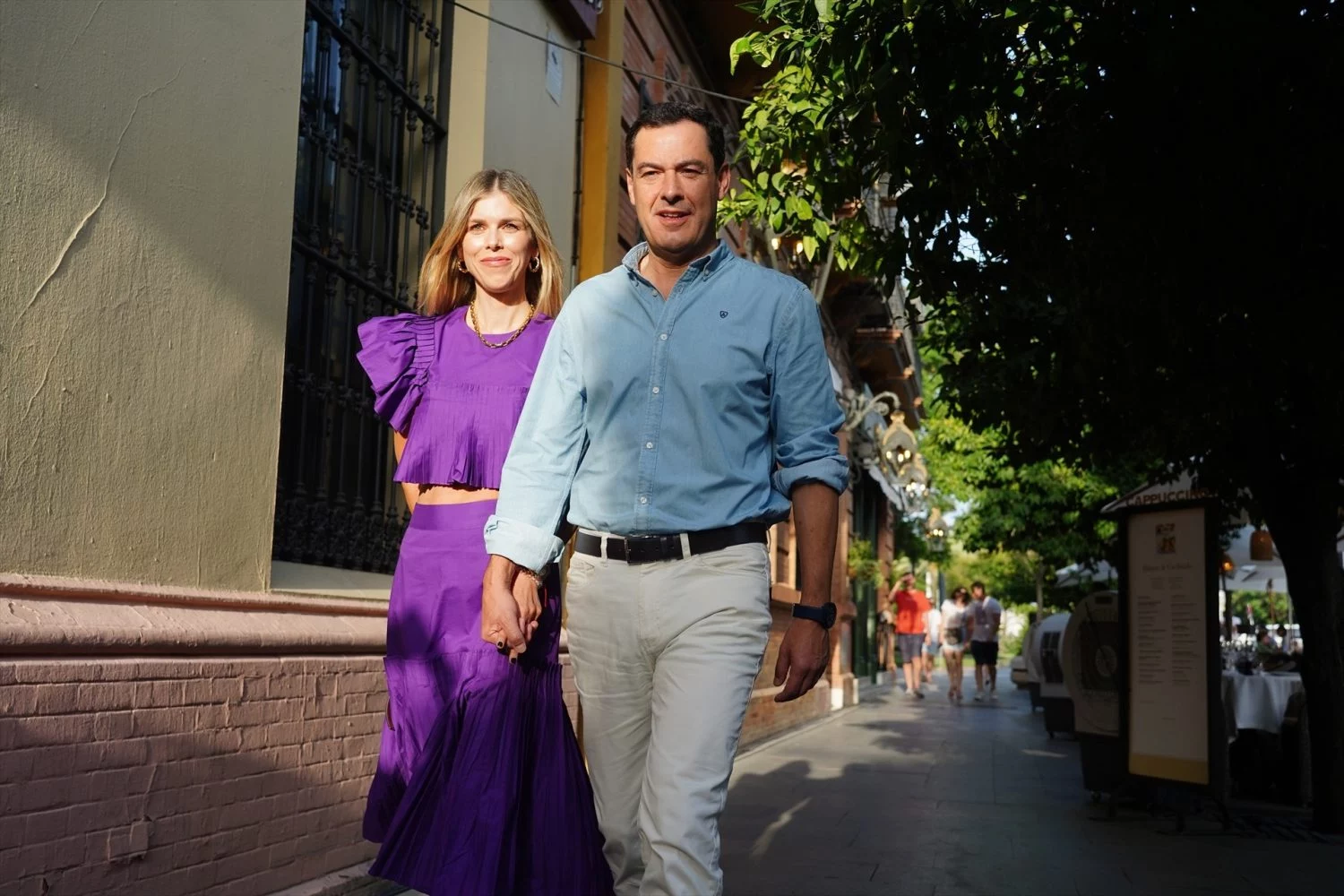 Manuela Villena y Juanma Moreno Bonilla.