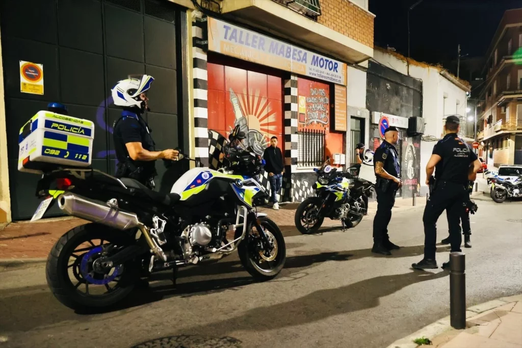 Presupuestos, inseguridad y tasa de basuras: las armas de la oposición en Alcobendas 1 Moncloa EuropaPress 6258379 detenido joven tusi pastillas calle centro alcobendas Moncloa