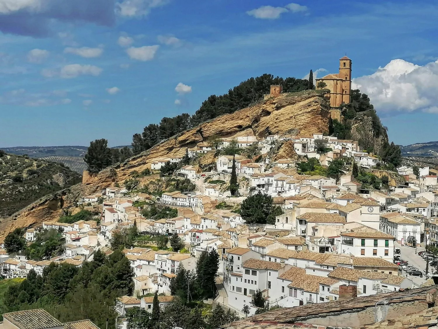 3 destinos españoles que te enamorarán si viajas en autocaravana esta primavera 3 Moncloa LA RUTA DE LOS PUEBLOS BLANCOS: TRADICIÓN Y BELLEZA EN ANDALUCÍA