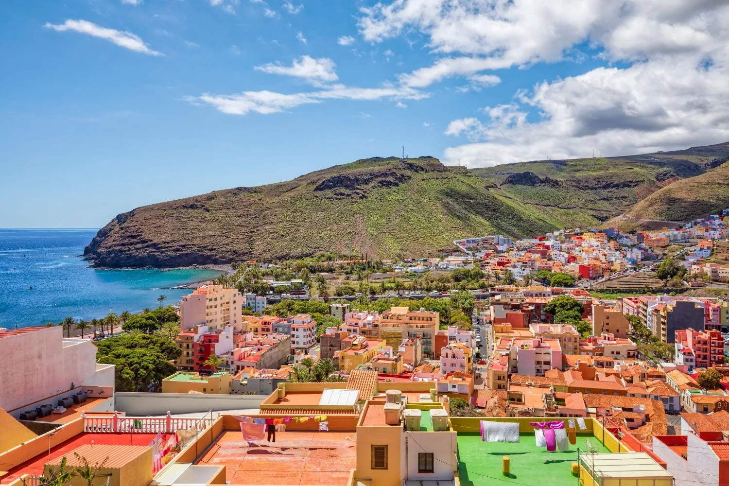 Con vistas que hipnotizan este pueblo de España es pura magia invernal