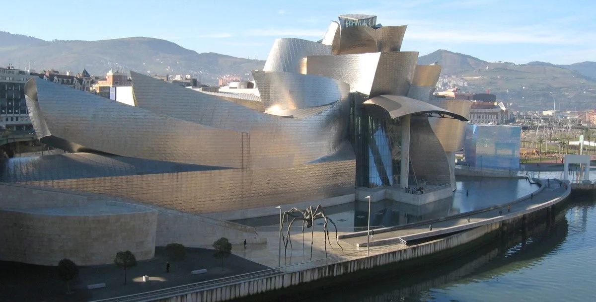 Los tres destinos de España que en 2025 se convertirán en los más deseados del mundo 3 Moncloa BILBAO: EL RENACIMIENTO DEL NORTE