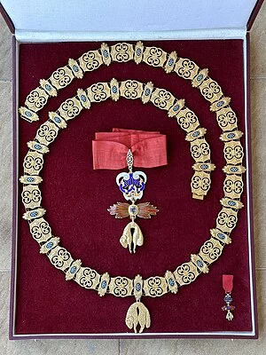 Doña Sofía revitaliza su imagen frente a Juan Carlos I y su hijo la premia con el Toisón de Oro 1 Moncloa Order of the Golden Fleece AEA Collections Moncloa