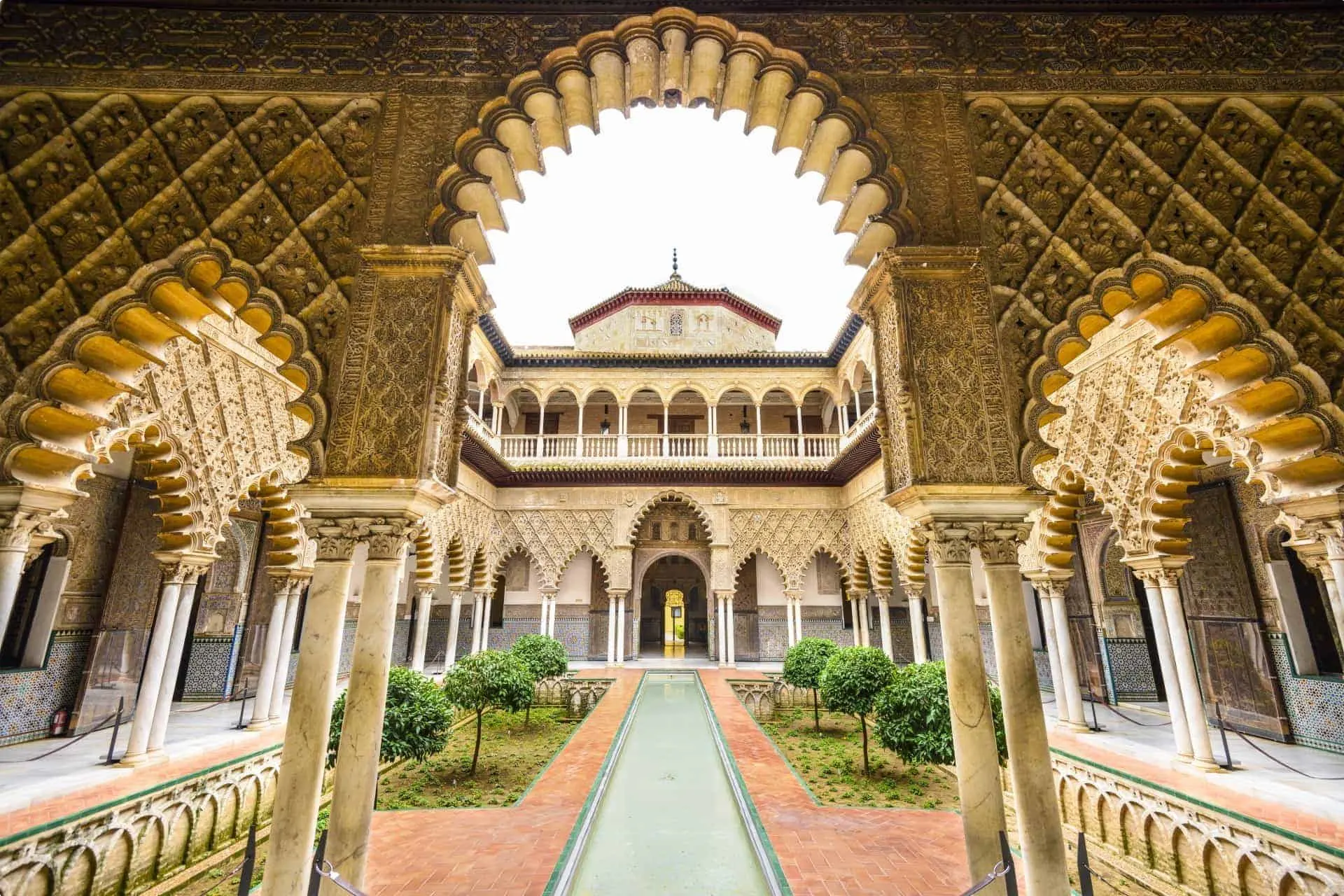 Los tres destinos de España que en 2025 se convertirán en los más deseados del mundo 1 Moncloa SEVILLA: LA CAPITAL DEL ENCANTO ANDALUZ