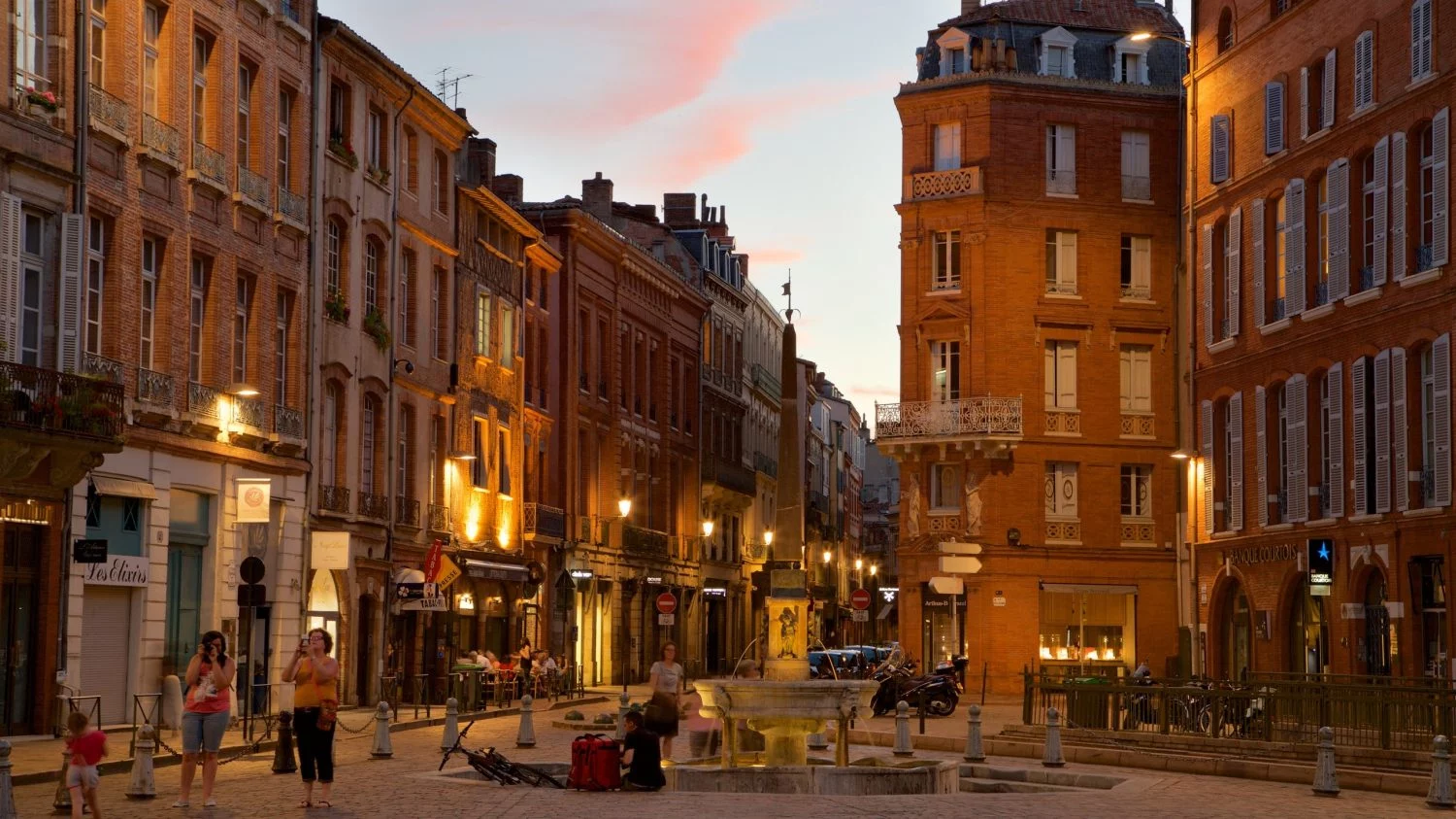 Lonely Planet revela el destino top de 2025 y está muy cerca de España 2 Moncloa LOS ENCANTOS GASTRONÓMICOS Y CULTURALES DE TOULOUSE
