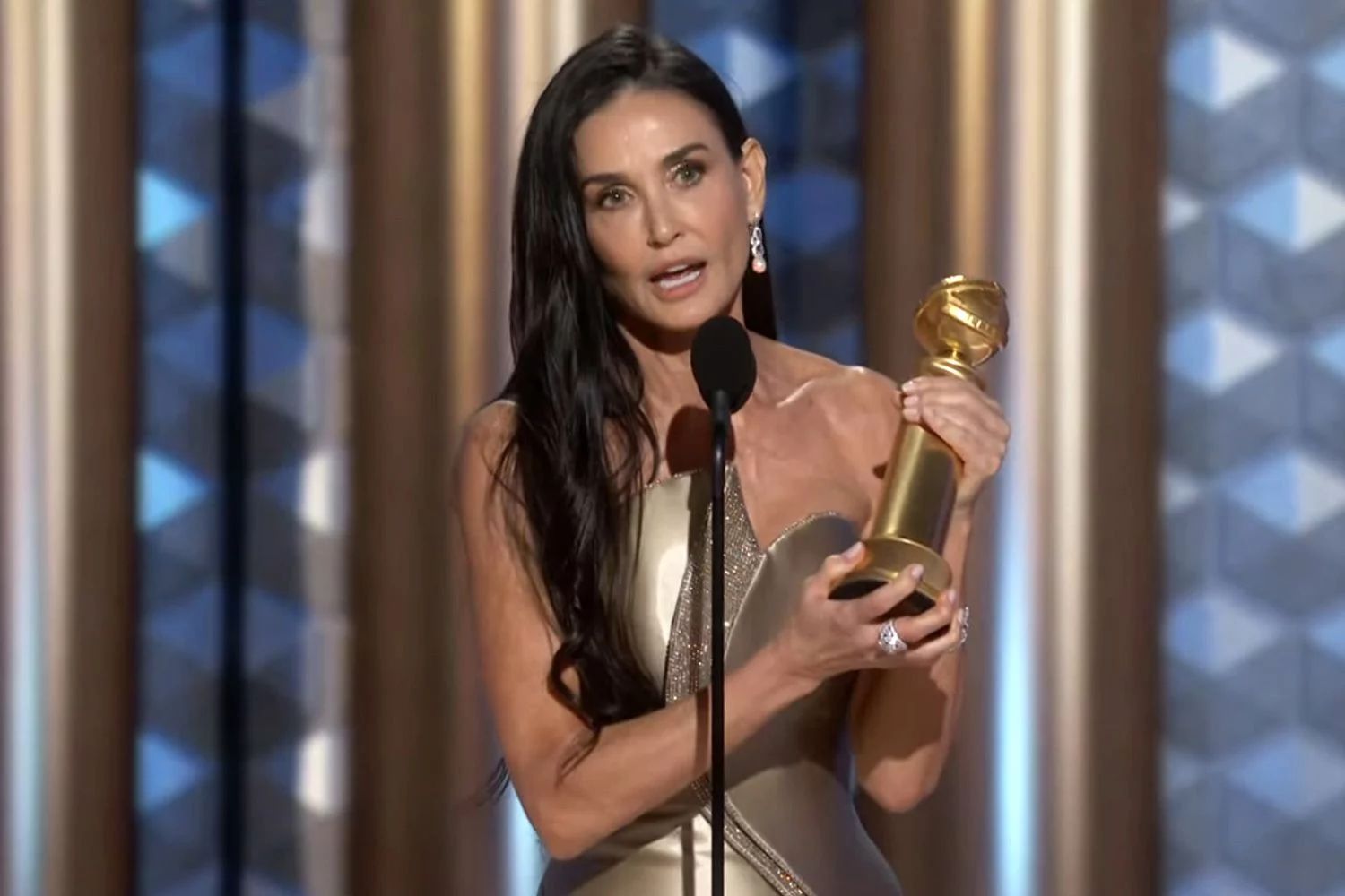 La comedia de terror que hizo historia en los Globos de Oro 2025 aterriza en Movistar Plus 1 Moncloa Una cinta de horror que logró revivir la carrera de Demi Moore
