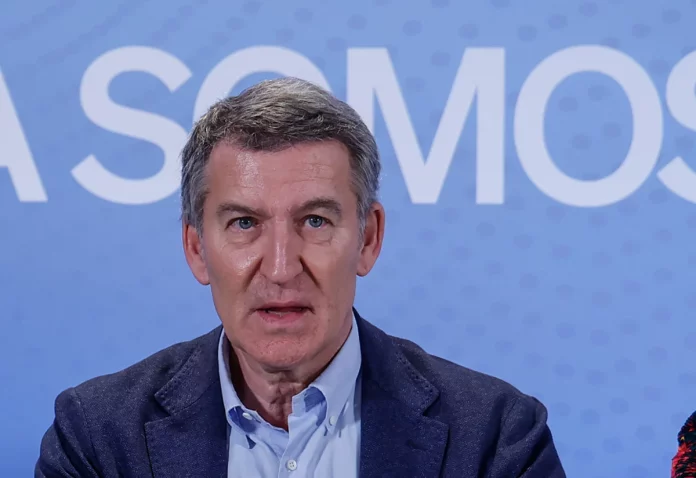 Alberto Núñez Feijóo, líder del PP, el primero en tener el informe de Jupol sobre el pacto xenófobo de PSOE y Junts | Fuente: Agencias