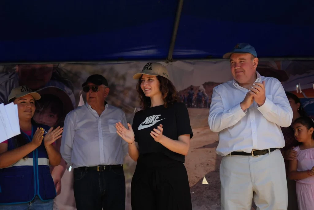 Ayuso muestra en Perú su predilección por la migración latina frente a otras 3 Moncloa Ayuso con el alcalde de Lima