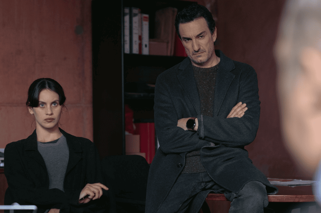 Netflix reúne a Milena Smit y Miki Esparbé en una misión para atrapar a un asesino mortal