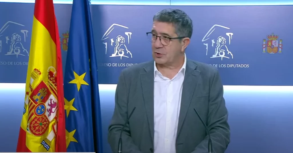 «Estupor y miedo» entre los jueces ante la mordaza del PSOE 2 Moncloa Patxi López, el único diputado que firma la reforma que frena por completo a las acusaciones populares
