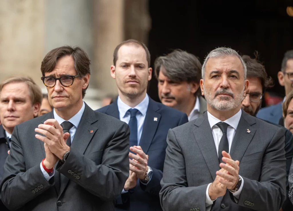 Salvador Illa asfixia a los centros concertados en Sanidad y se salta la ley de pagos 1 Moncloa Salvador Illa y Jaume Collboni, líderes de la Generalitat y del Ayuntamiento de Barcelona, sin Presupuestos y con la intención se subir impuestos | Fuente: Agencias