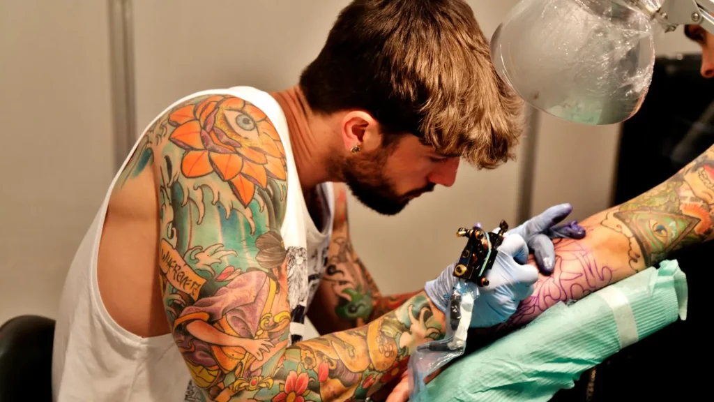 El lado oscuro de los tatuajes, la OCU desvela el peligro de algunas tintas de color 2 Moncloa El uso indiscriminado de tintas no autorizadas