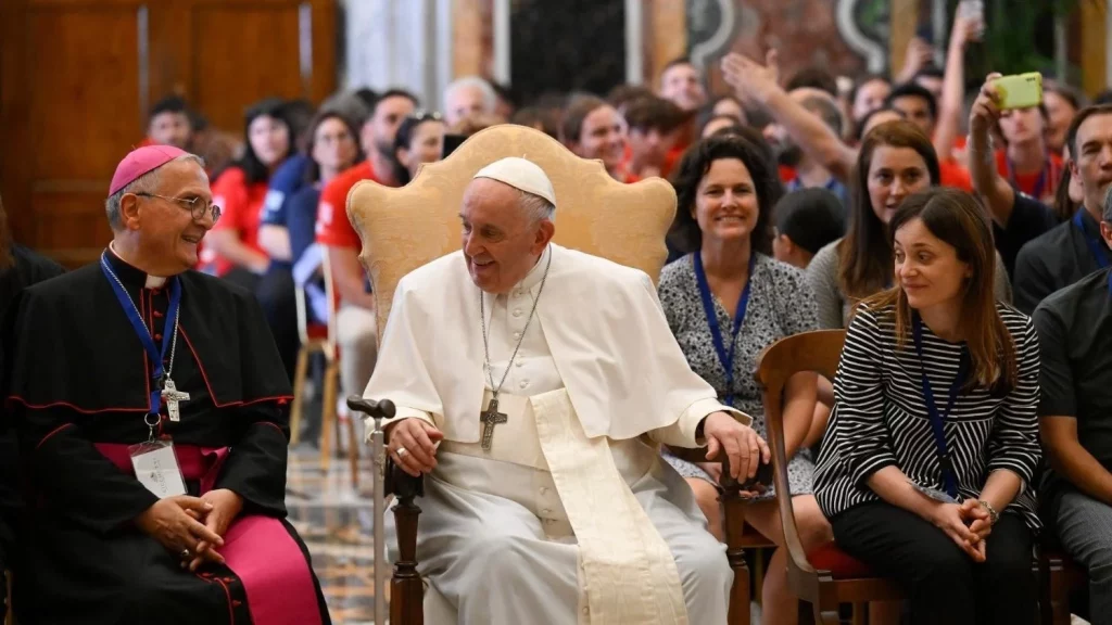 Fallece Francisco I, el primer papa americano de la historia 3 Moncloa El Papa reunido con jóvenes del campamento Alpha (Fuente: Agencias)