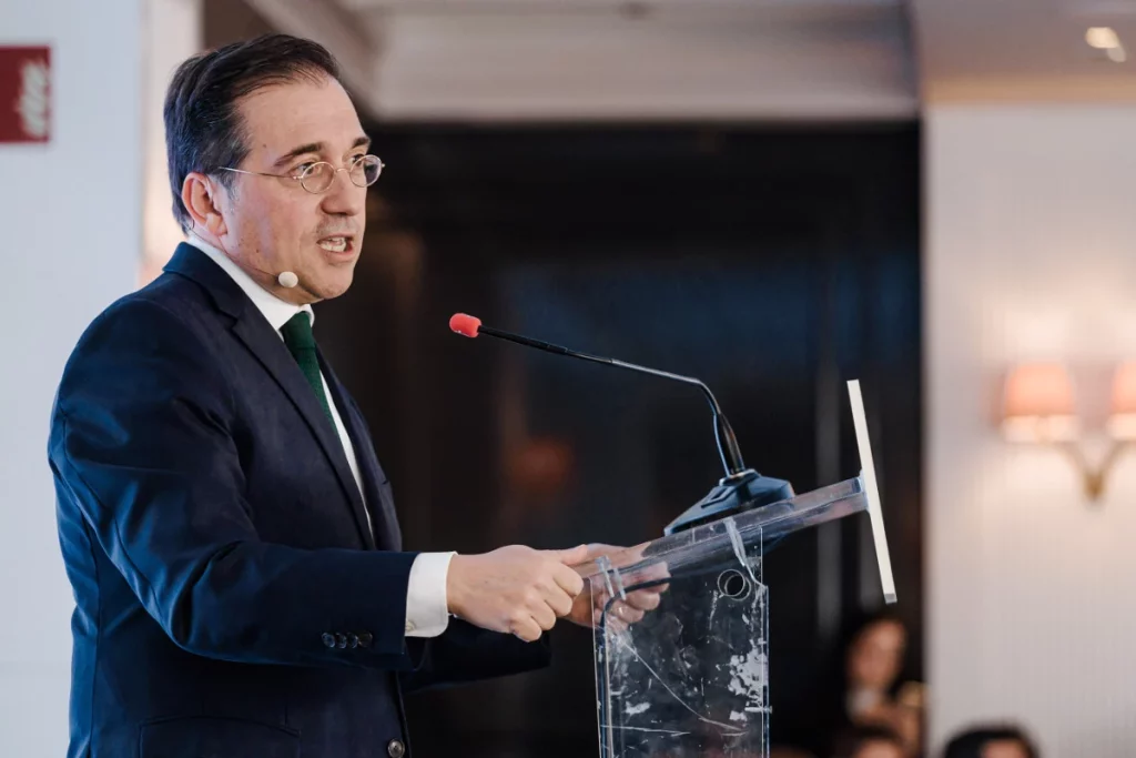La gran purga de Albares en las embajadas: «Es la estrategia del terror» 2 Moncloa José Manuel Albares, ministro de Exteriores, impone la ley marcial en el cuerpo diplomático